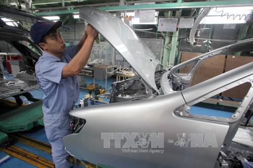 Sản xuất tivi tăng cao, ô tô giảm đáng kể